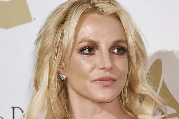 Britney Spears Breaks Silence After Seeking Treatment - Shortpedia News App