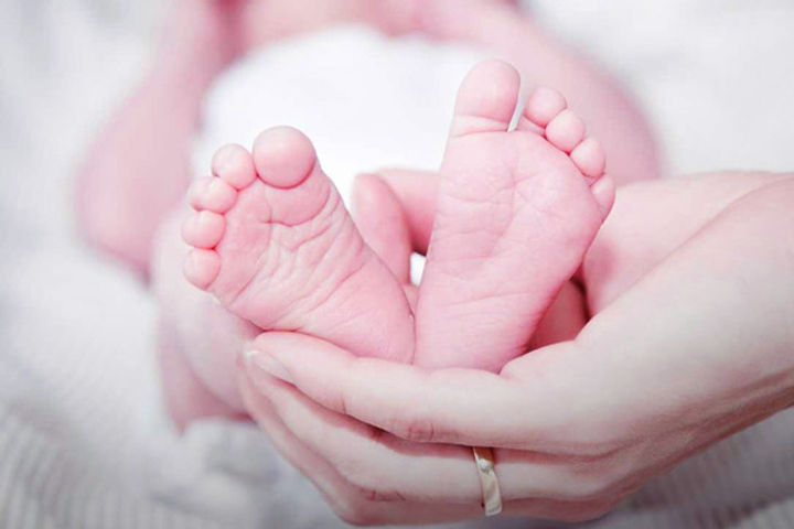 Man goes to bury daughter finds another alive Man goes to bury daughter finds another alive