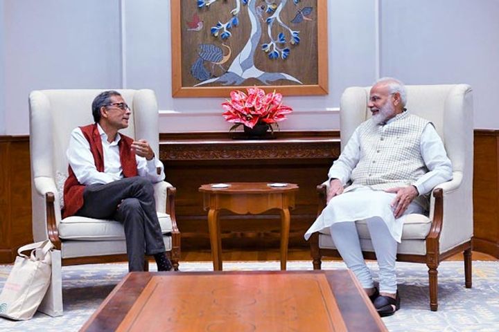 PM Modi meets Nobel laureate Abhijit Banerjee says