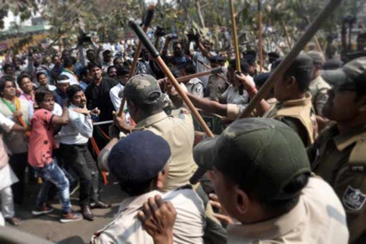 Lathicharge in PoK's Muzaffarabad rally