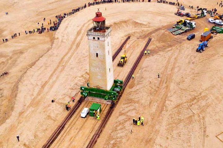 Light house shifted 80 meters away