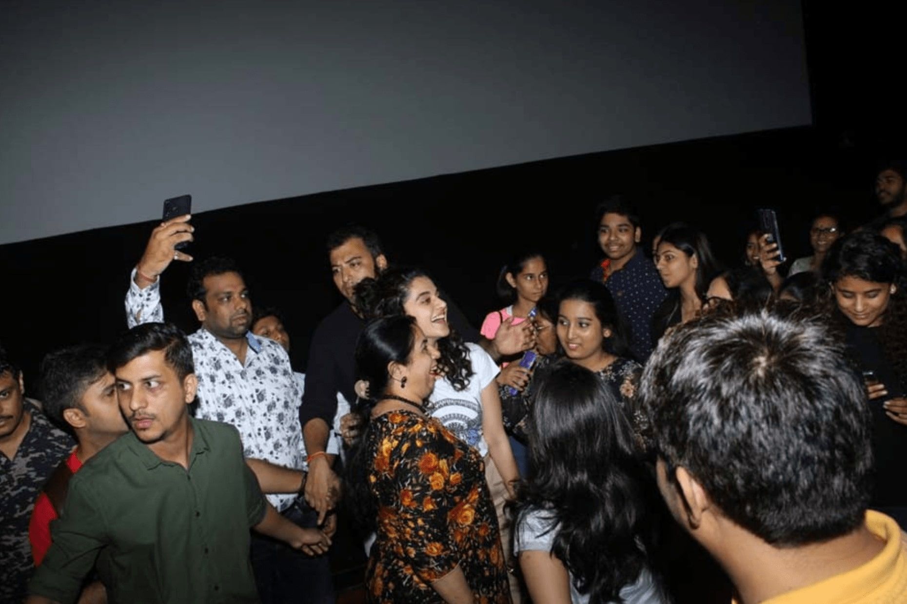 Taapsee and Tusshar suddenly arrive at a theater in Mumbai