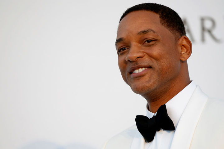 Will Smith shows his bare bottom on Instagram