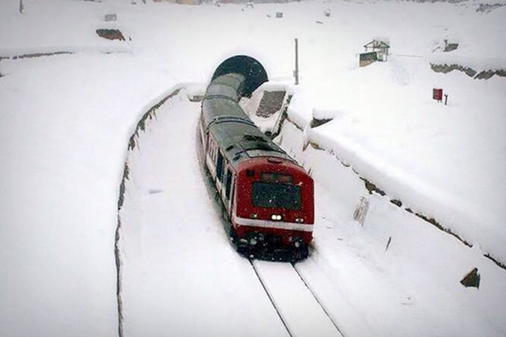 Mercury minus seven in Himachal Train service started amid snowfall in the valley