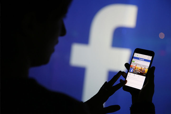 Facebook secretly accesses your iPhone's camera Facebook secretly accesses your iPhone's camera