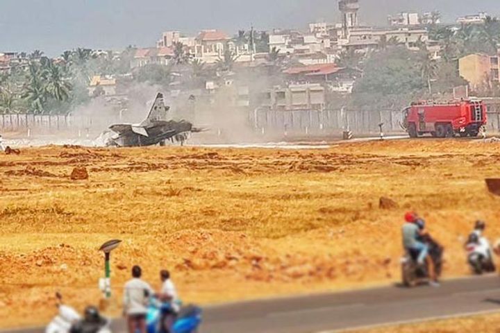 Today Indian Air Force fighter aircraft MiG 29K crashes in Goa