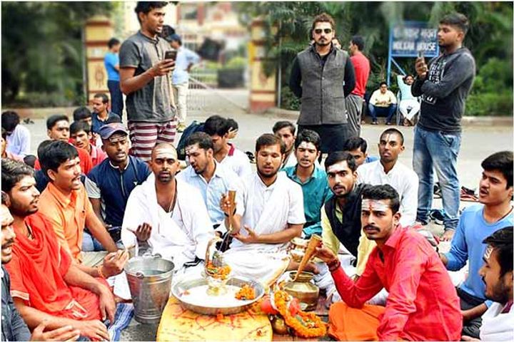 students sit on protest for 2 weeks over Muslim as Sanskrit professor