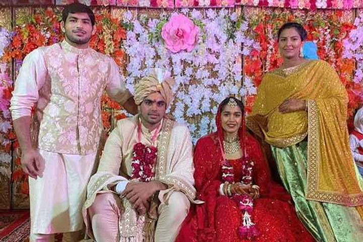 Dangal girl Babita Phogat married 8 days ago with wrestler Vivek Suhag