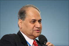 'Bajaj' chairman gave a statement regarding Amit Shah