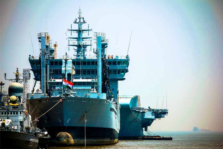 Today on the occasion of Navy Day, PM Modi tweeted and congratulated the nation Today on the occasion of Navy Day, PM Modi tweeted and congratulated the nation