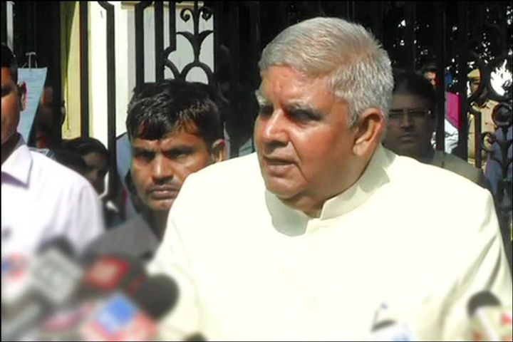 Bengal governor forced to wait outside locked assembly gate