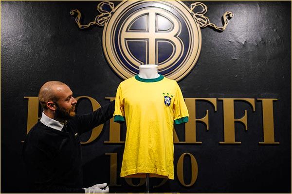 Brazilian footballer Pelé's jersey sold for Rs 23.5 lakhs