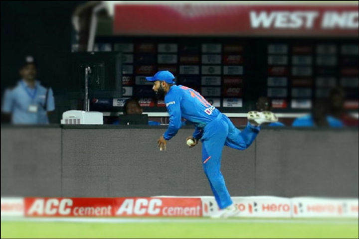 Kohli caught a catch in Superman style