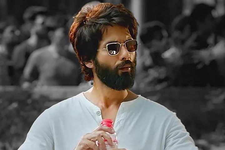 Shahid angry at not getting award, left event in the middle