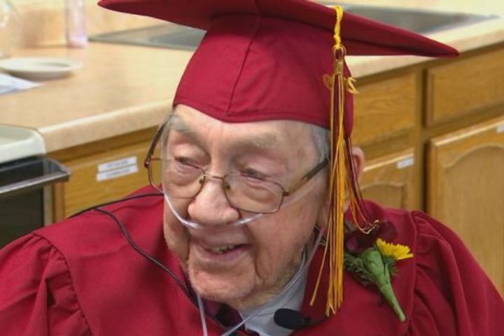 American elderly took diploma at the age of 91