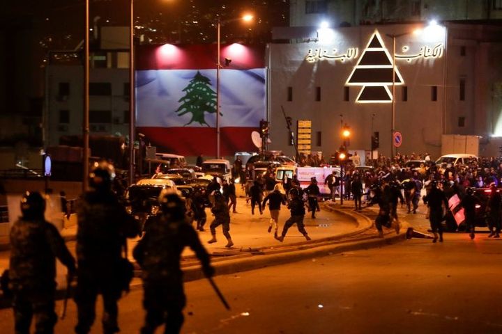 Lebanon crisis deepens, dozens hurt in police-protesters clash