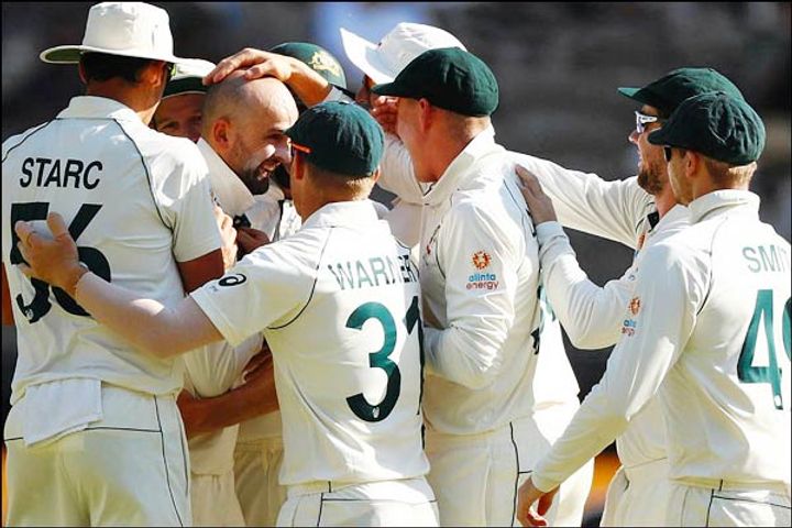 Australia beat New Zealand by 296 runs in first Test