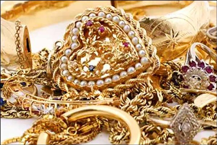 475 crores stolen from a London model luxurious bungalow