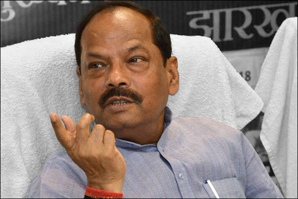 Raghubar Das accepts his defeat  hands over his resignation to Governor 