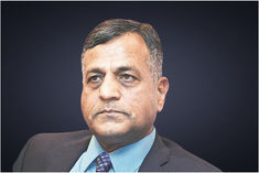 EC Ashok Lavasa  family accused of theft