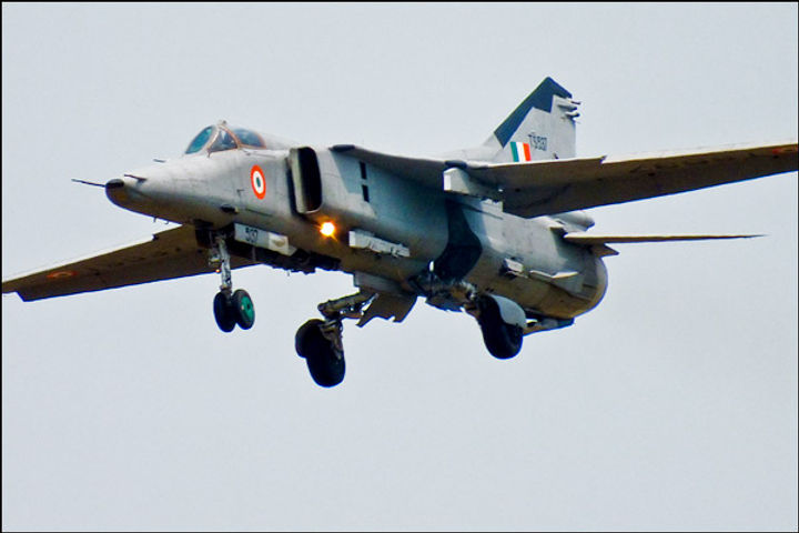 Retired fighter aircraft MiG-27, proved to be hero in Kargil war Retired fighter aircraft MiG-27, proved to be hero in Kargil war