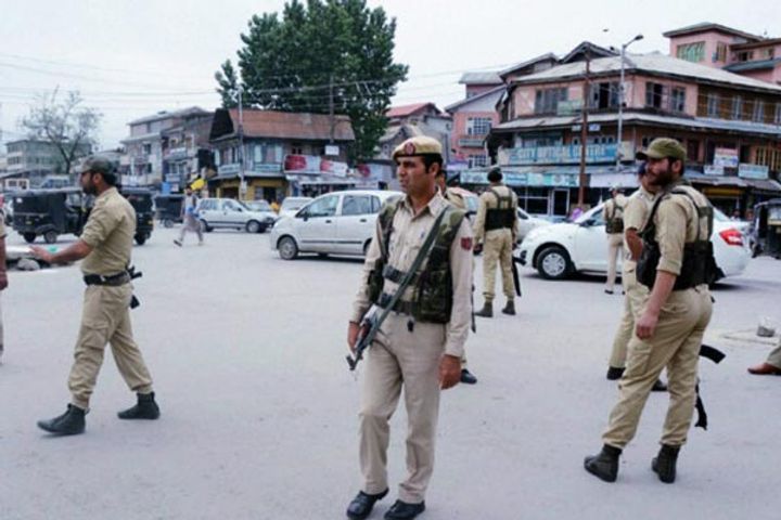 5 politicians who were arrested in Srinagar in August this year released