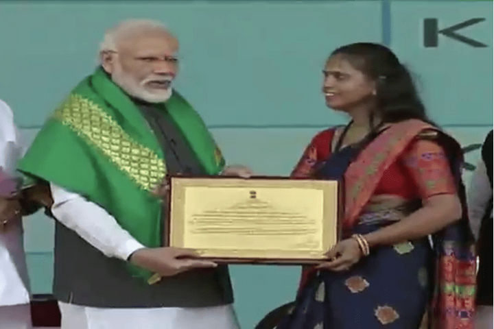PM Modi touches a woman  feet who received an award in Karnataka