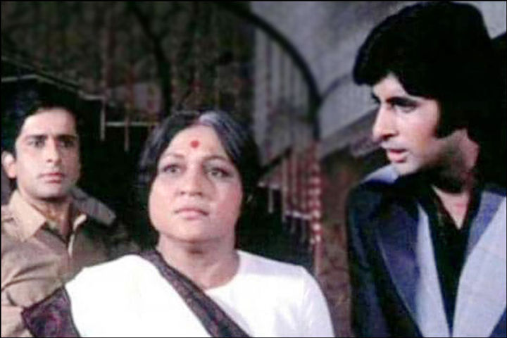 Nirupa Roy The mother of Amitabh-Shashi for whom the fight between the two took place