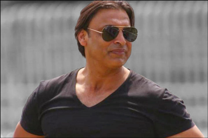 Shoaib Akhtar opposes four day Tests