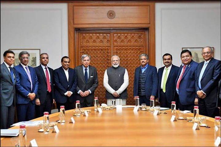 Modi discusses with industrialists to revive economy
