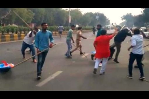 violent clash breaks out between ABVP and NSUI workers in Ahmedabad