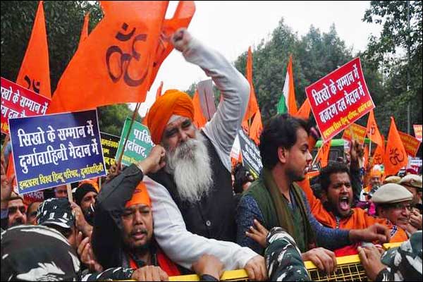 Attacks on Sikhs Protest at Pak embassy clash with security personnel