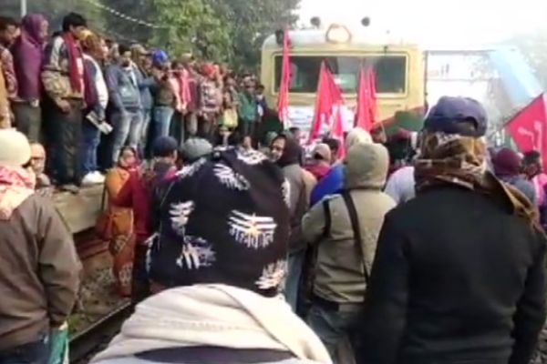 India closed, protesters stopped train in Bengal, airlines alert