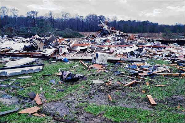 Dangerous storms and tornadoes in the South US