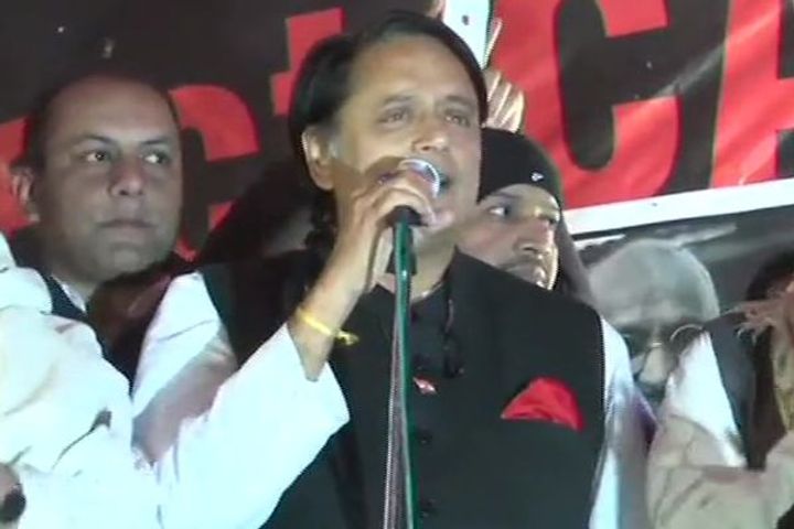 Shashi Tharoor Says Real Tukde Tukde Gang is the Ruling Government