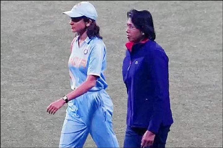 Anushka Sharma shoots with cricketer Jhulan Goswami