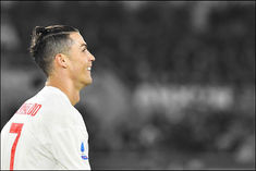 Ronaldo continues scoring streak to put Juve top of Serie A