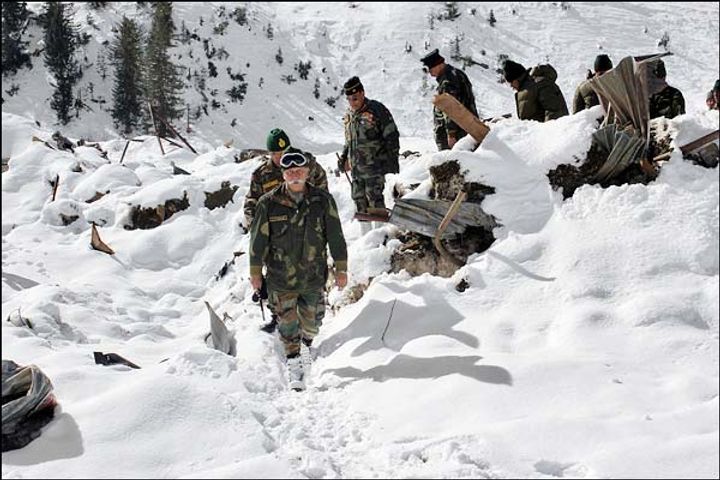 5 people killed in avalanche at Jammu and Kashmir Sonmarg