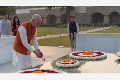 Someone who truly changed world Jeff Bezos, in India, pays respects to Mahatma Gandhi