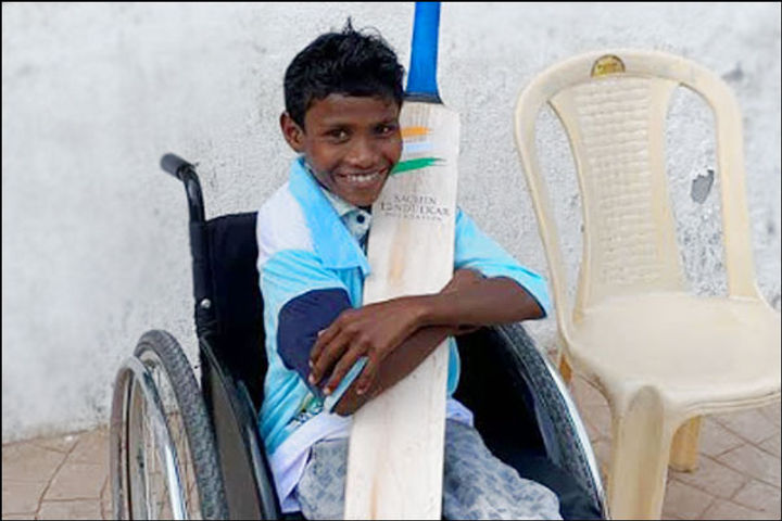 Sachin Tendulkar gifts cricket kit to specially-abled kid 
