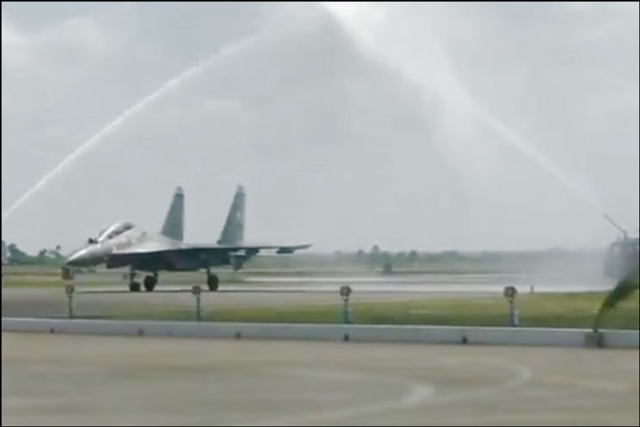 Indian Air Force inducts BrahMos armed Sukhoi-30MKI fighter squadron at Thanjavur Indian Air Force inducts BrahMos armed Sukhoi-30MKI fighter squadron at Thanjavur