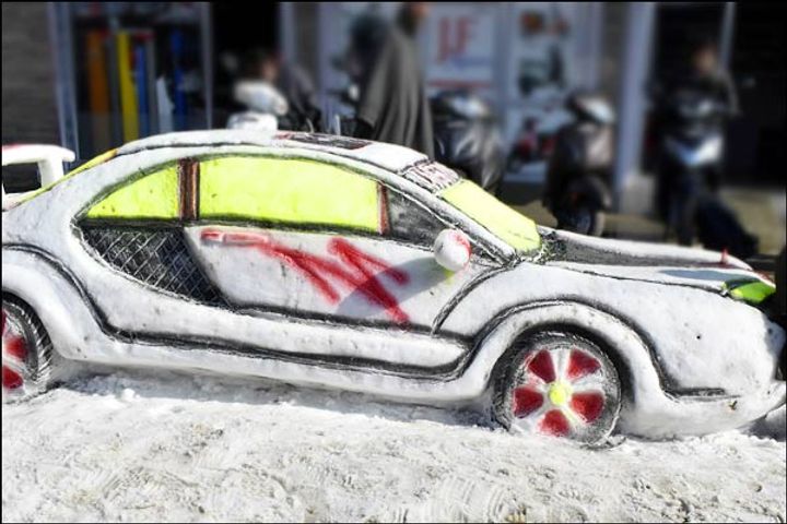 Kashmiri youth crafts snow car in Srinagar