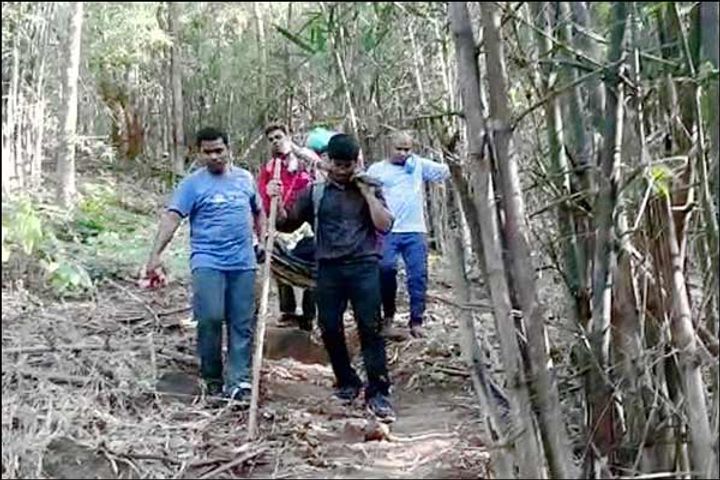 CRPF personnel carry pregnant woman on cot for 6 km in Chhattisgarh