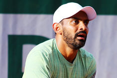 Divij Sharan advances to 2nd round and  Bopanna loses