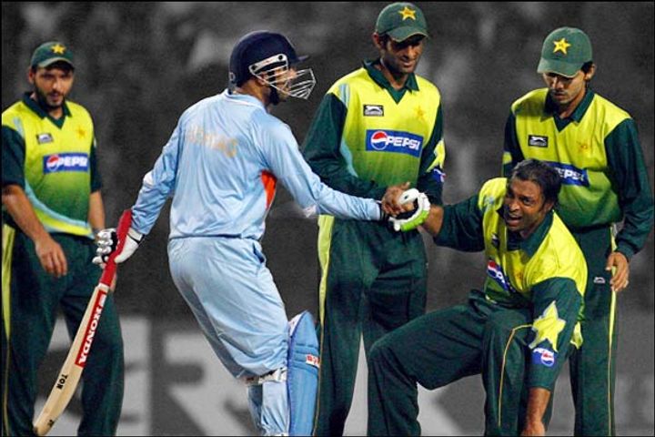 Shoaib Akhtar says he has more money than Sehwag has hair on his head Shoaib Akhtar says he has more money than Sehwag has hair on his head