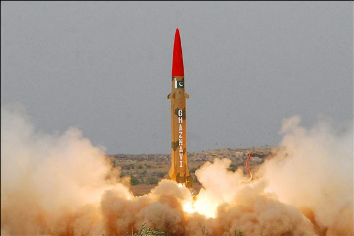Pakistan tests 290-km ballistic missile