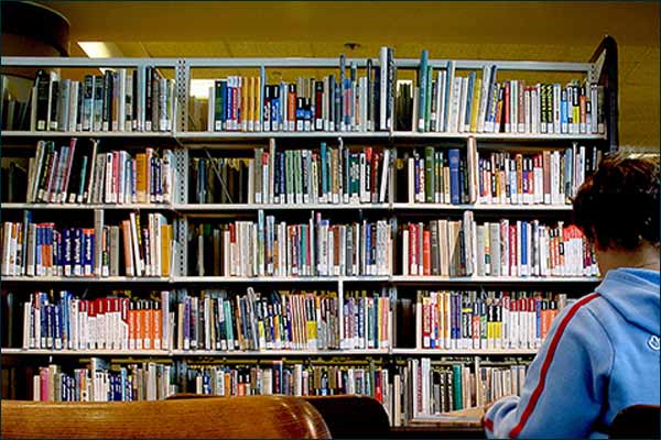 Teacher has developed habit of reading in children by collecting 1000 books for library