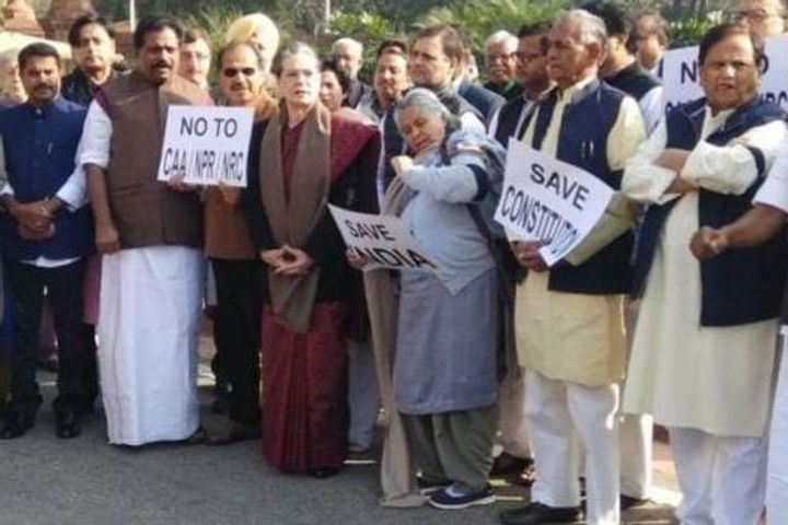  Women continue to protest against CAA and  NRC at Lucknow Clock Tower