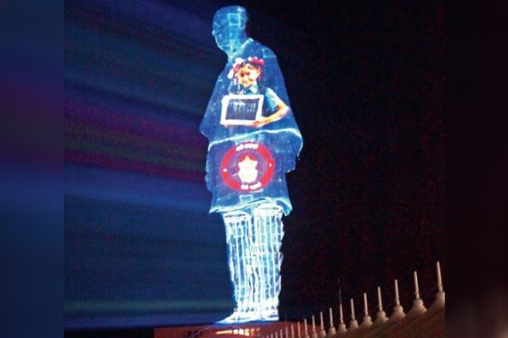 Statue of Unity illuminated gave message of Beti Bachao and Beti Padhao