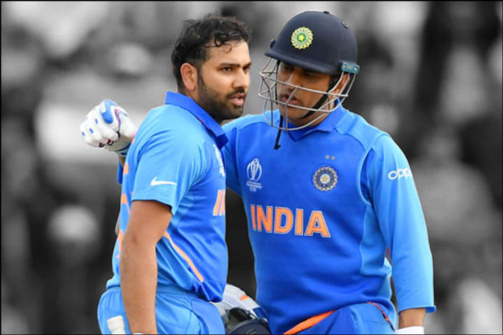 Rohit praised Dhoni  said Only by being cool can you take right decisions